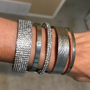 Beautiful Silvertone bracelet with rhinestones